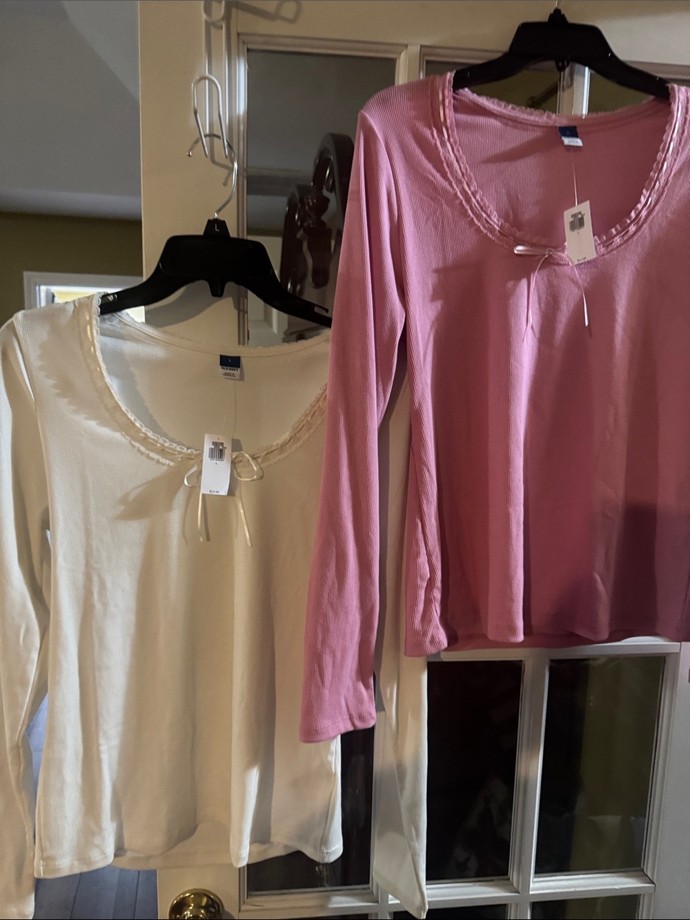 New!Old Navy Cream Lace-Trim Scoop Neck Top